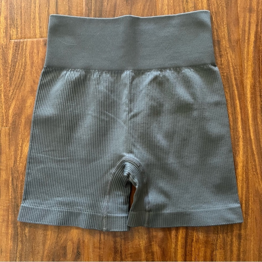 Amazon Gray Ribbed Bike Exercise Shorts size small